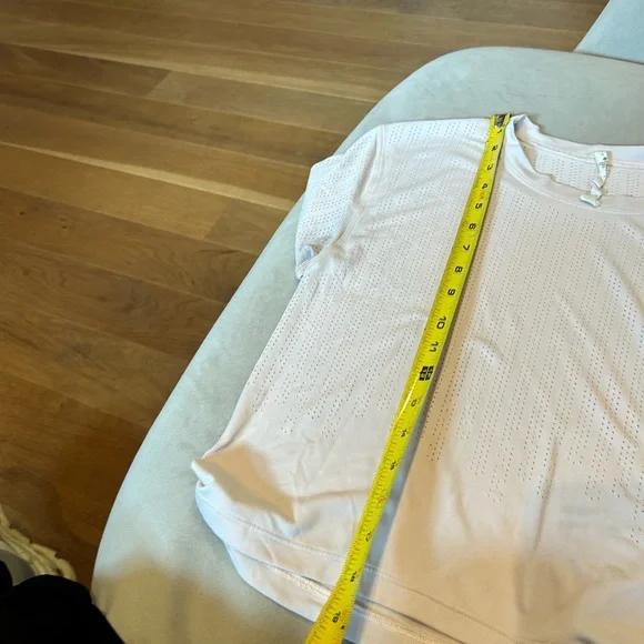 Lululemon athletica t-shirt size XS preowned with stains - Picture 7 of 7